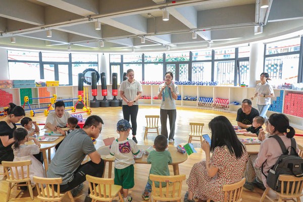 科(kē)發幼兒園召開外方園長(cháng)家長(cháng)見面會
